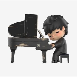LIMITED EDITION POP MART Hirono The Pianist Figure